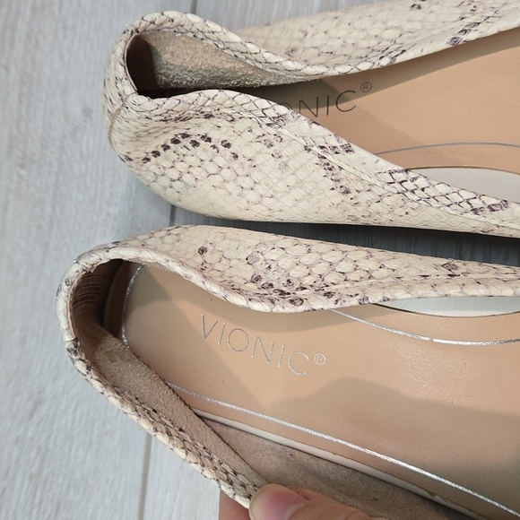 Vionic Women Callisto Embs snake Loafer Slip on shoes sz 7 - Picture 6 of 13